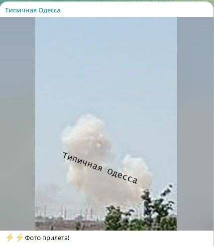 "Уже чёрный дым. Горит": Одесситы "слили" место удара русских ракет. Очевидцы поделились первыми фото