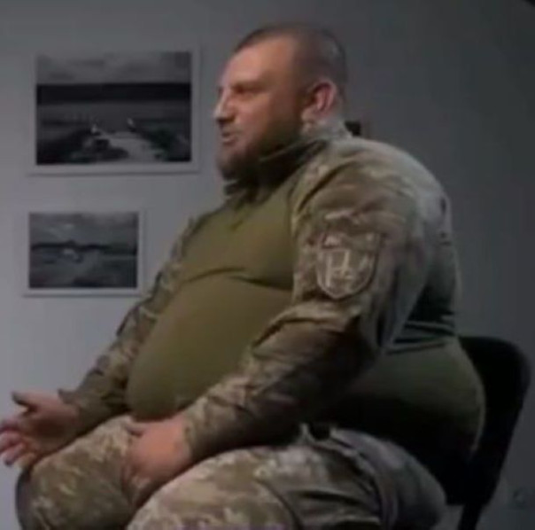 Почему все, кто рассказывает, что бойцы ВСУ не должны жаловаться, и что воевать будут все, выглядят вот так?