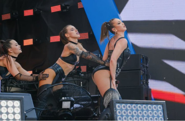 В Думе намерены ввести дресс-код после концерта Бузовой в откровенном наряде перед детьми