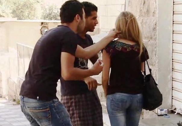 «Нельзя быть красивой такой»: число изнасилований русских девушек мигрантами выросло на 40% — виноватыми делают самих жертв