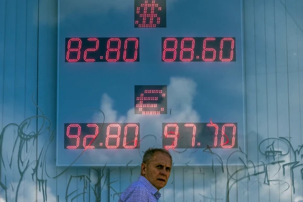 Рубль так сильно укрепился, что его надо останавливать: Правительство приняло первое решение