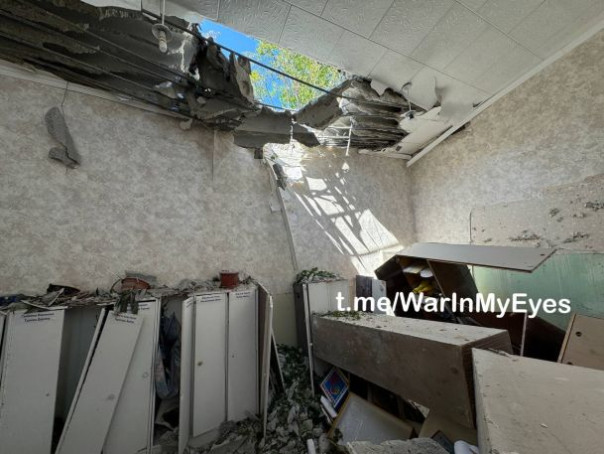 Украинская ракета пробила крышу школы в Донецке, вновь обстрелян центр Горловки