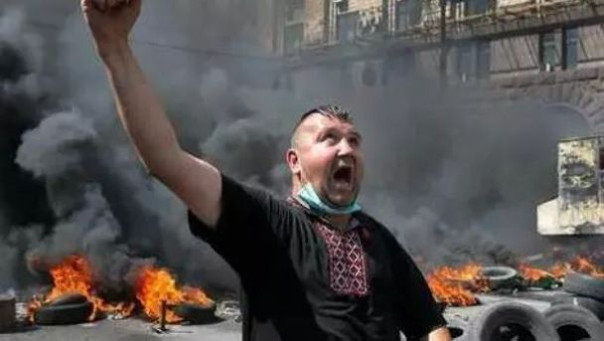 Обречённые и неисправимые украинцы. Почему они не выходят на Майдан