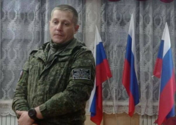 Боец СВО пришёл на встречу с детьми с шевроном о «конце России за щекой»