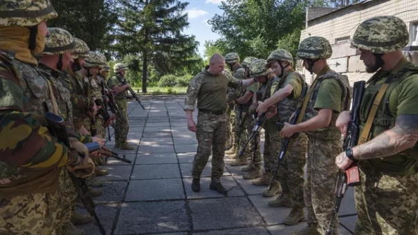 "Фронт потихоньку осыпается". Что говорят украинские военные о ситуации на фронте