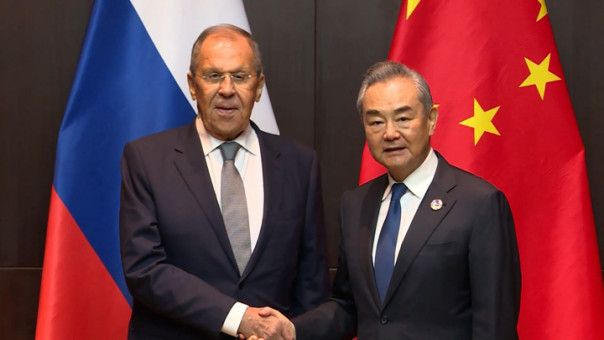 Ван И: Пекин и Москва поддержат друг друга в защите собственных интересов