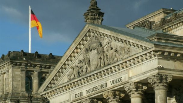 В Германии рекордно возросла поддержка партии, критикующей поставки оружия Украине