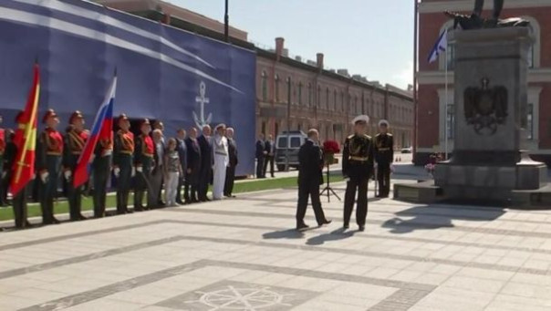 Путин в День ВМФ открыл памятник адмиралу Ушакову в Санкт-Петербурге