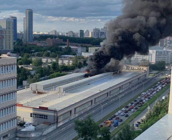 В Екатеринбурге загорелся цех химматериалов «НПО автоматики», которое входит в «Роскосмос»