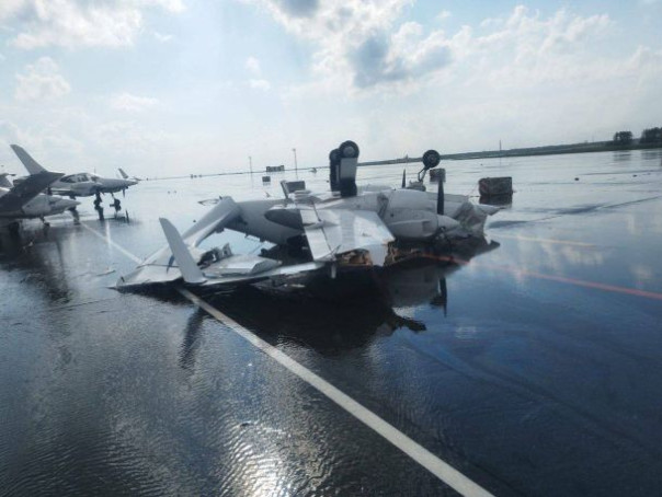 Два работника аэропорта в Нижнекамске пострадали в результате смерча.