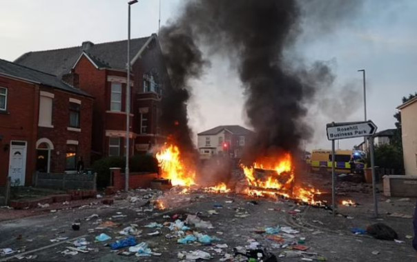 В Британии очередная волна межэтнических погромов