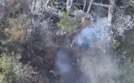 Невероятные кадры: солдат сбивает вражеский дрон головой, остаётся жив и уходит по своим делам