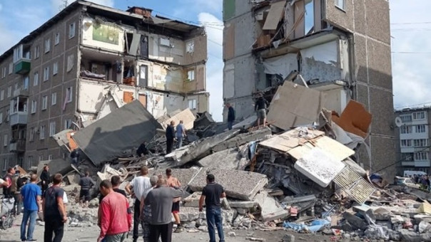 Мощный взрыв в пятиэтажке Нижнего Тагила. Обвалился подъезд с жильцами