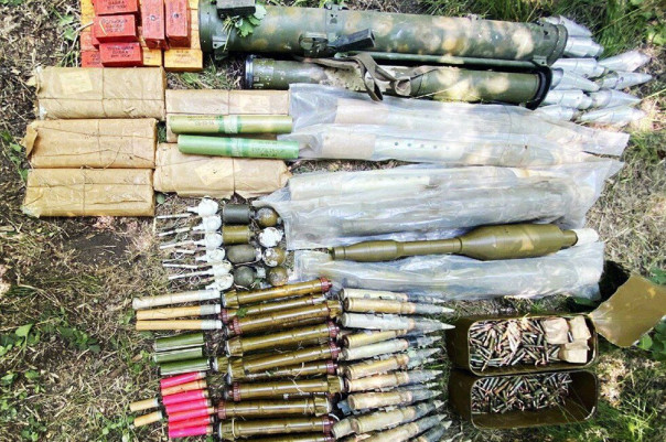 Росвардейцы нашли в ДНР тайник с американскими и болгарскими гранатами