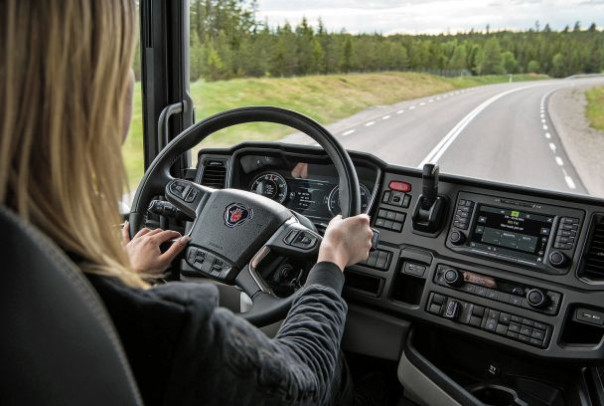На Украине будут брать водителями фур иностранцев и женщин из-за нехватки мужчин