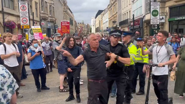 За неделю полиция Великобритании задержала около 740 человек на фоне протестов