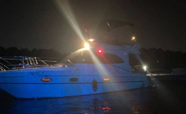 В Санкт-Петербурге катер столкнулся с крейсером «Аврора»