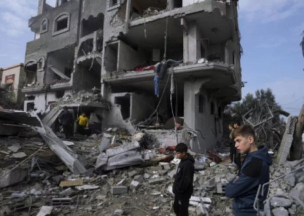 В Газе в результате израильского удара по школе убито более 100 палестинцев