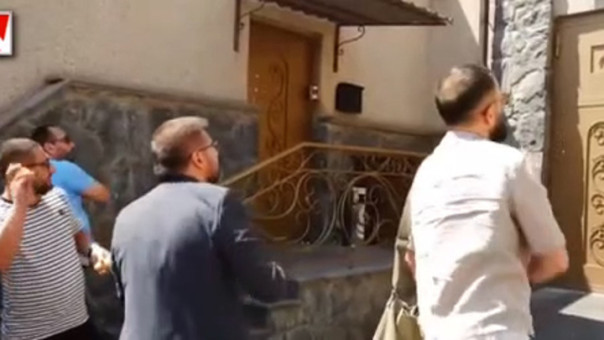 Посольство Белоруссии в Ереване забросали помидорами