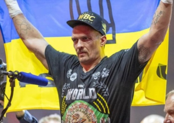 Иуда Усик подарил Зеленскому пояс чемпиона мира в тяжёлом весе по версии WBC