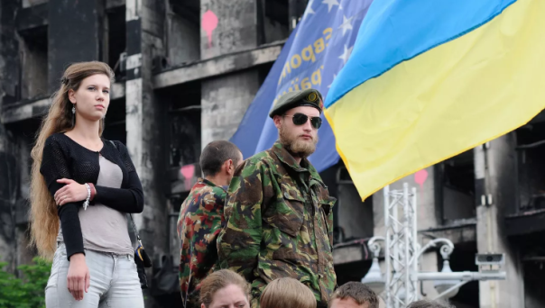 Пан Зеленский и его беглые холопы. Как на Украине хотят возвращать соотечественников