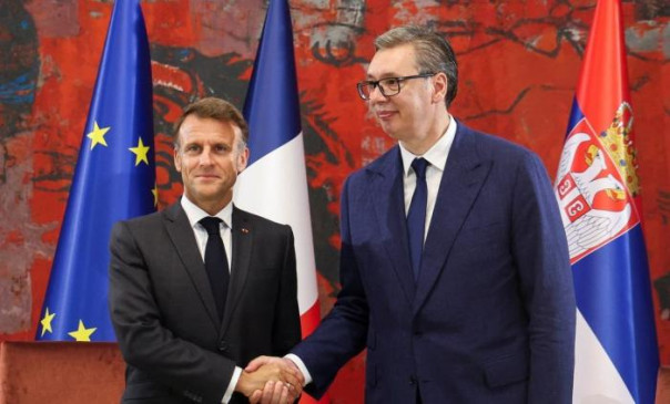 Что стоит за визитом Макрона в Сербию?