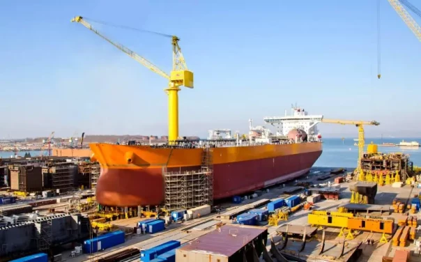 Можно ли превратить танкер «Афрамакс» в экспедиционную мобильную базу ВС РФ