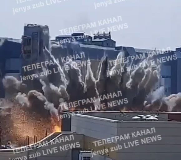 Момент прилёта по логову боевиков "Азова"* в Харькове