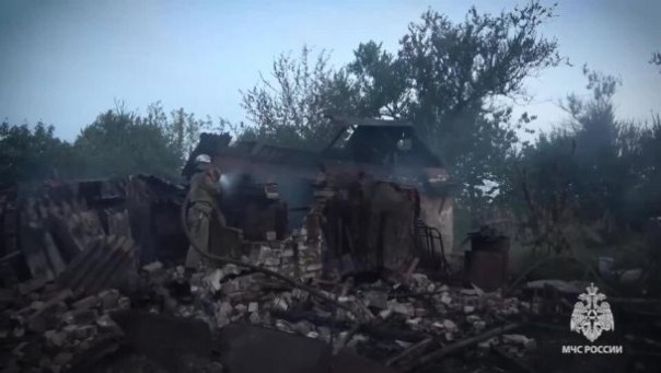 Два человека погибли в пожаре, повредившем 41 дом в ЛНР
