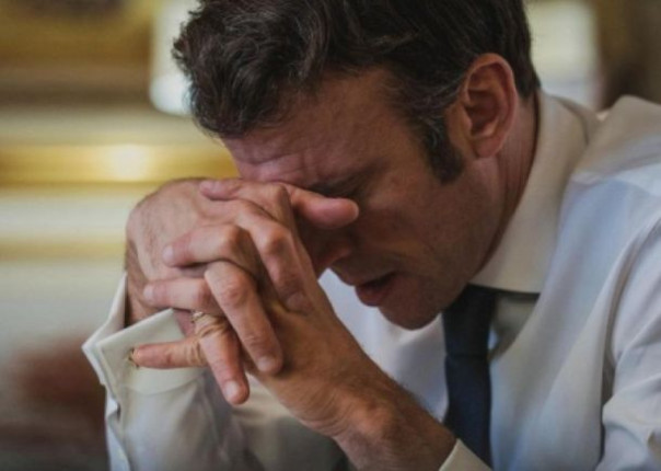 Во Франции после отставки правительства запустили петицию с требованием отставки Макрона