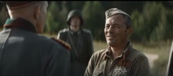 На пути наступающей немецкой колонны стоит одинокий русский солдат…Короткометражный фильм