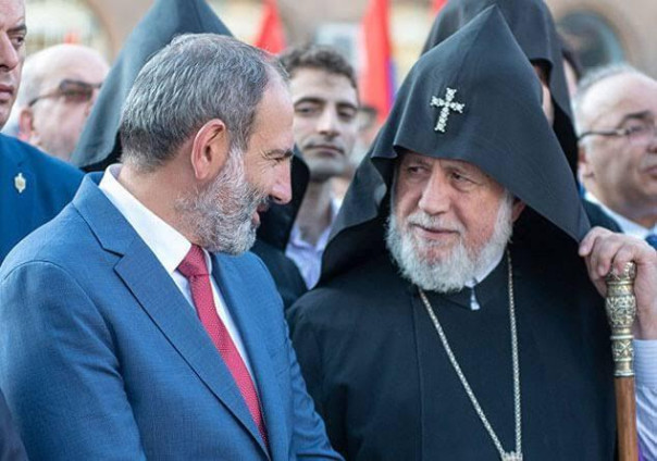 Армения: разлом в отношениях между действующей властью и церковью усугубляется