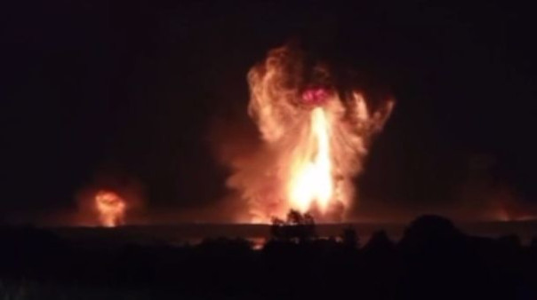 Противник ночью поразил склад боеприпасов в районе г. Торопец.