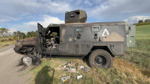 Бойцы РФ зачищают Курскую область от подбитой техники ВСУ