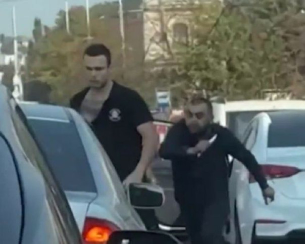 В Калининграде местный житель посмел посигналить в пробке иностранному специалисту и вот, что из этого вышло.