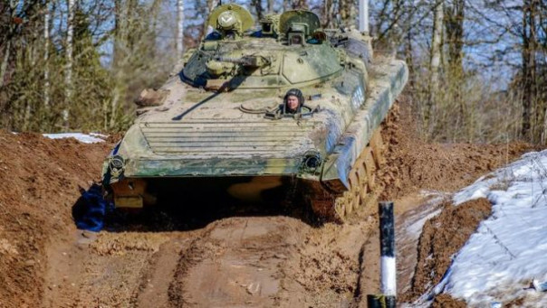 Эпическая история: украинские боевики случайно сели в российскую БМП и оказались в плену