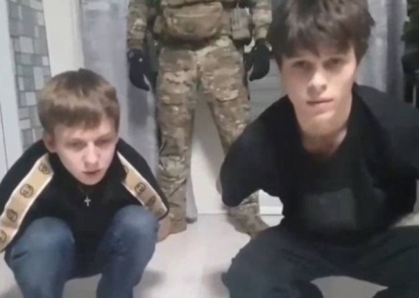 В Омской области поджегших вертолет подростков заключили под стражу