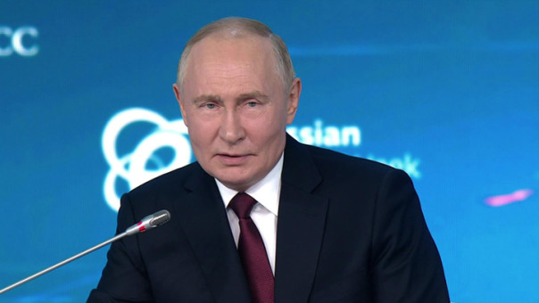 Путин: доля рубля во внешнеторговых расчетах РФ близка к 40%