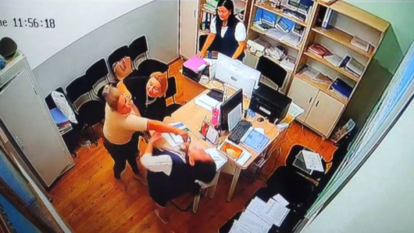 Избившая ученика в Ташкенте учительница подралась в другой школе | ОВД в Узбекистане проверяет ситуацию с избиением школьника