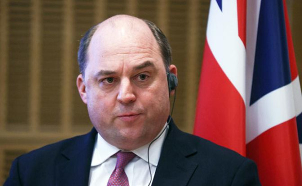 Большой английский стриптиз в исполнении экс-министра обороны Великобритании