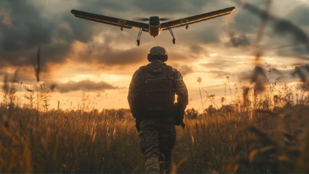 В небе яркие вспышки и стена дыма: Очевидцы показали, что произошло в Киеве ночью