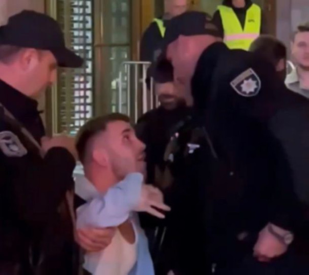 Массовые облавы на мужчин начались по всей Украине: полицаи и ТЦК отработали элитные рестораны и клубы в разных городах, после концерта в Киеве