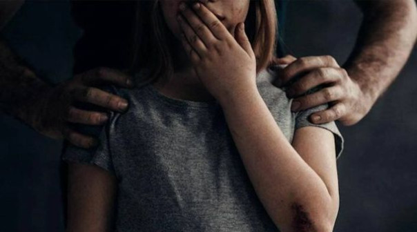 В Киришах (Ленобласть) 13-летняя школьница стала жертвой педофила из Узбекистана.