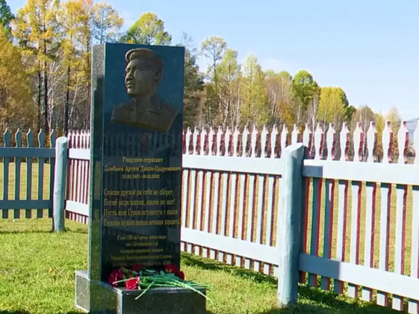 Россияне выстроились в 40-километровую очередь на прощании с погибшим бойцом СВО