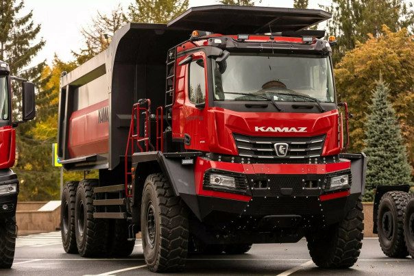 Представлен самый большой самосвал КамАЗ полной массой 95 тонн