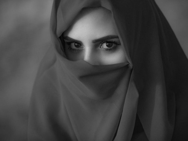 «Что можно видеть за этой занавеской?»: учительнице, попросившей школьницу снять хиджаб, стали угрожать