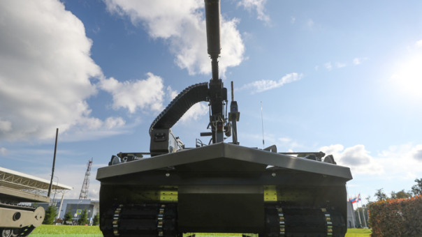 Первые роботы "Курьер" прибыли в зону СВО