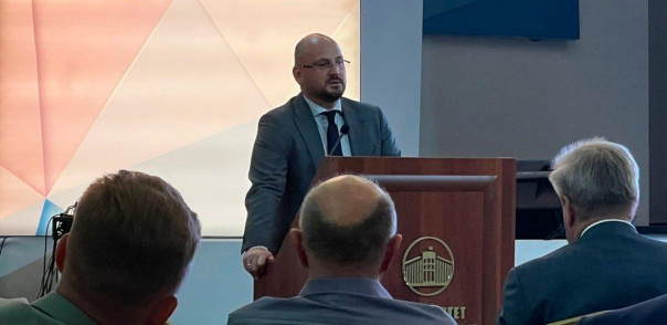 В Санкт-Петербурге за организацию незаконной миграции арестован ректор частного реставрационно-строительного института Александр Борзов.