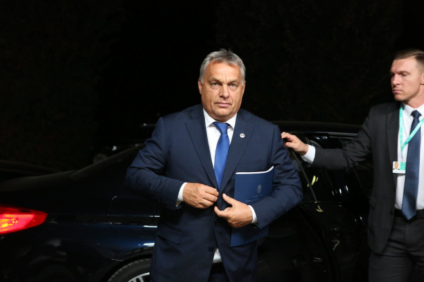 Напуганная Европа ломанулась к Орбану