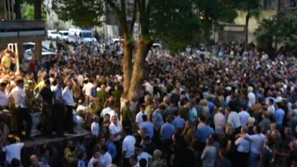 Оппозиция в Абхазии заблокировала трассу и ключевые мосты в Сухуме